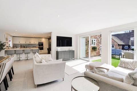 3 bedroom maisonette for sale, West Street, Reigate RH2