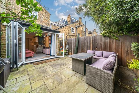4 bedroom flat for sale, Hargwyne Street, Clapham