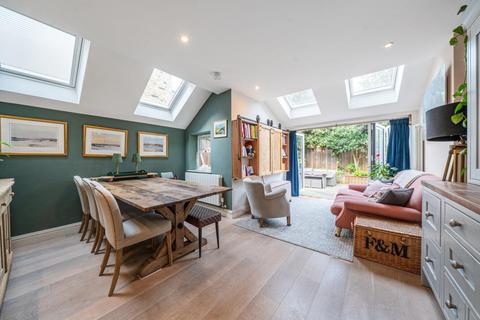 4 bedroom flat for sale, Hargwyne Street, Clapham
