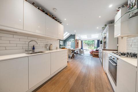 4 bedroom flat for sale, Hargwyne Street, Clapham