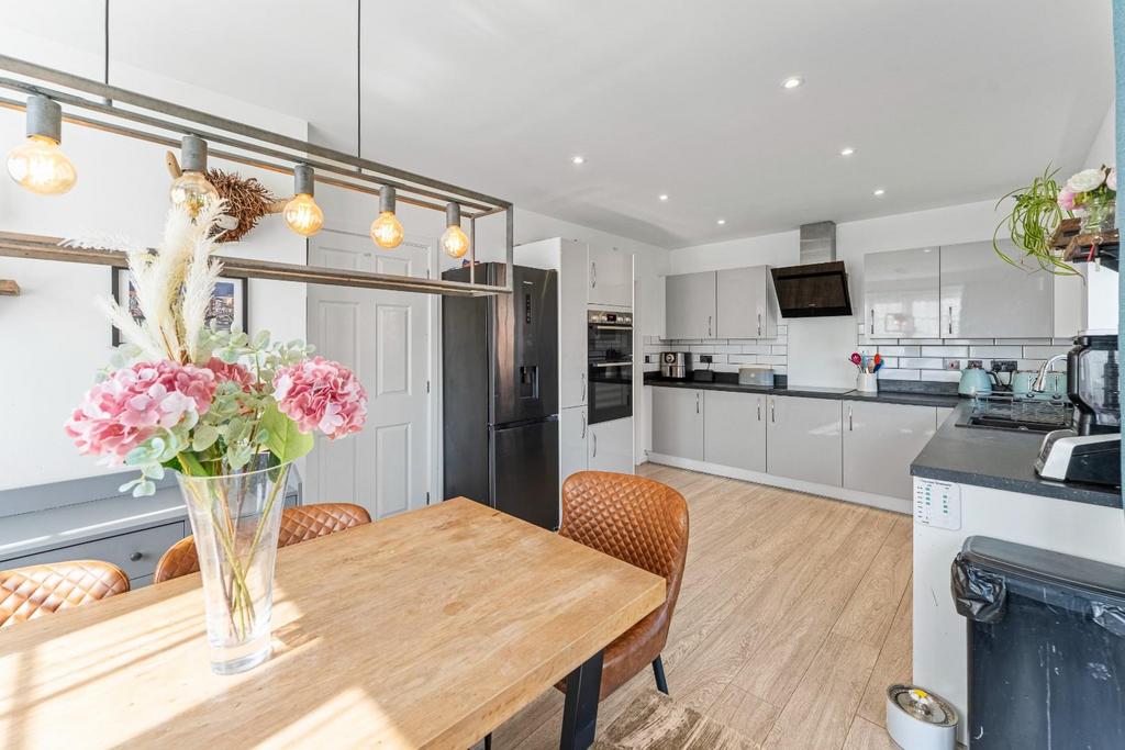 4 - kitchen diner.jpg