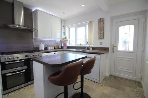 8 Avondale Close, Kingswinford, DY6 7HJ