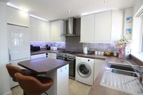 8 Avondale Close, Kingswinford, DY6 7HJ