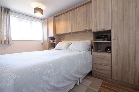 8 Avondale Close, Kingswinford, DY6 7HJ