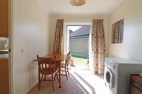 2 bedroom retirement property for sale, Chestnut Close, Redhill