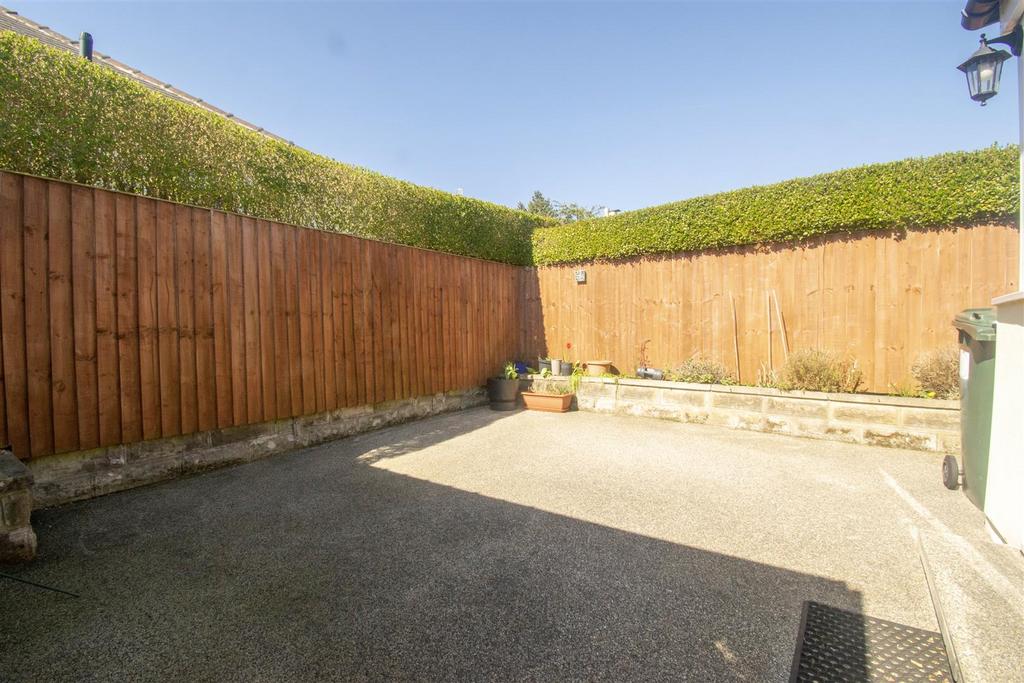 Enclosed rear patio garden