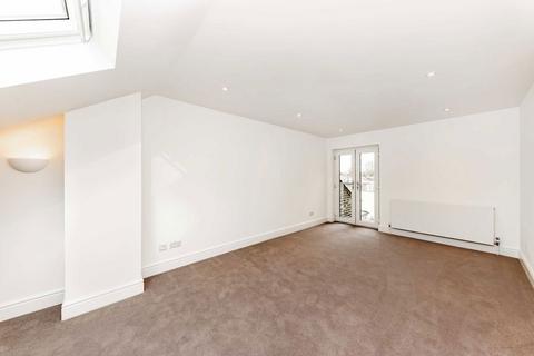3 bedroom flat to rent, Acton Lane, London W4