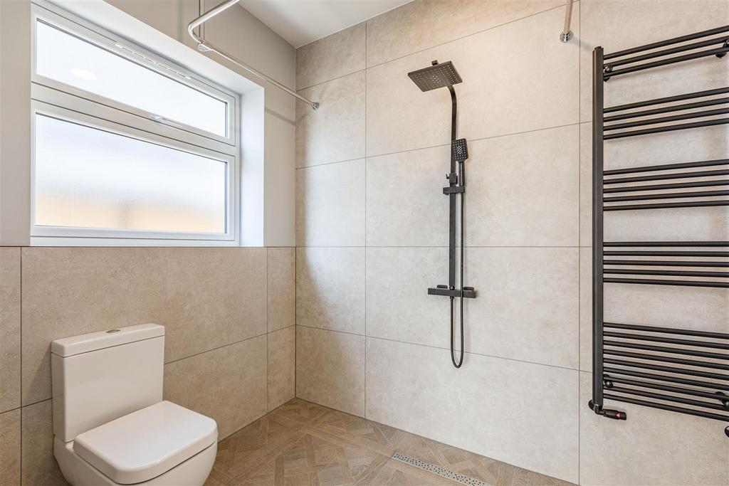 Ensuite 2.jpg