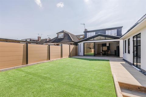 8 Foxlake Road, Byfleet, West Byfleet, KT14 7PW