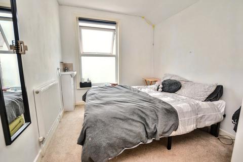 33 Nursery Road, Salisbury, SP2 7HX