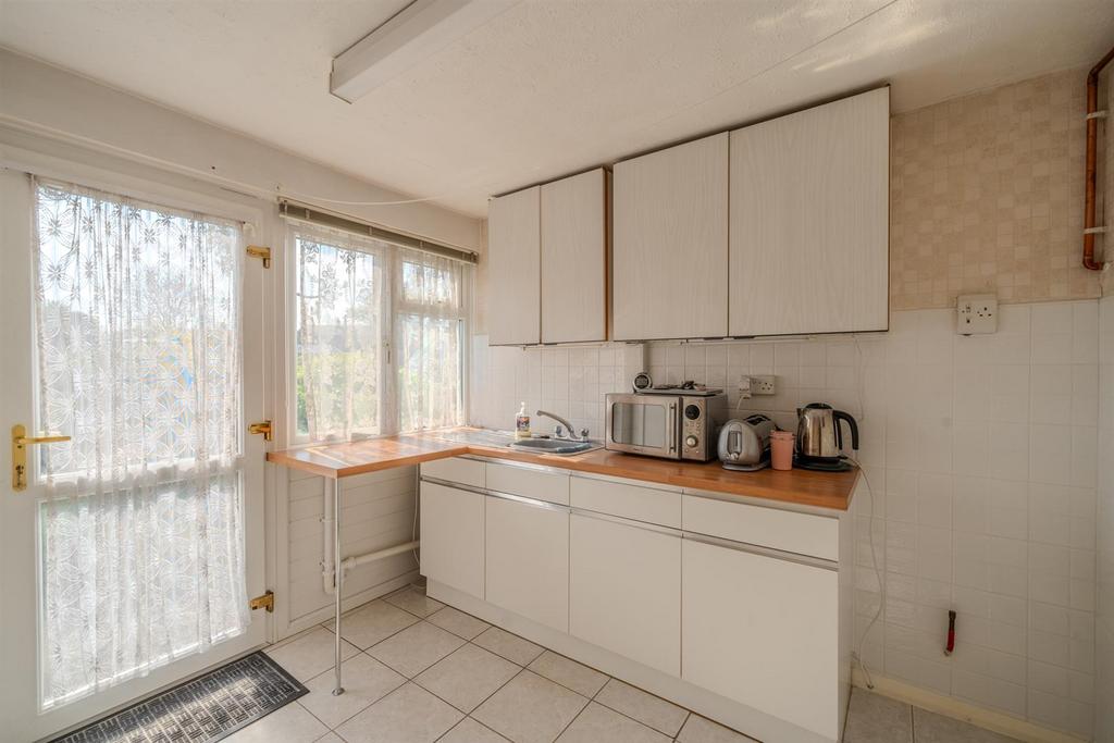 187 Henllys Way-15.jpg