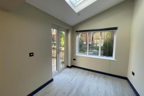 4 bedroom semi-detached house to rent, St. Quentin View, Bradway, Sheffield