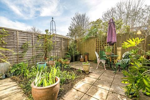 Flat 1, 17 Ramsay Road, London, W3 8AZ