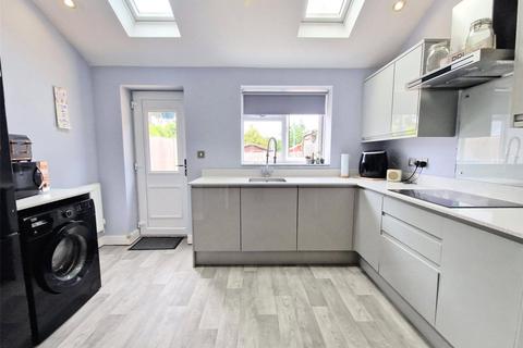52b Carlyle Road, Bromsgrove, B60 2PJ