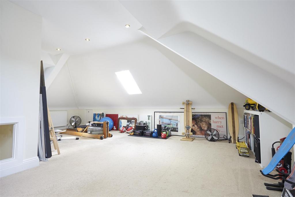 25 SPURHILL AVE 005.jpg