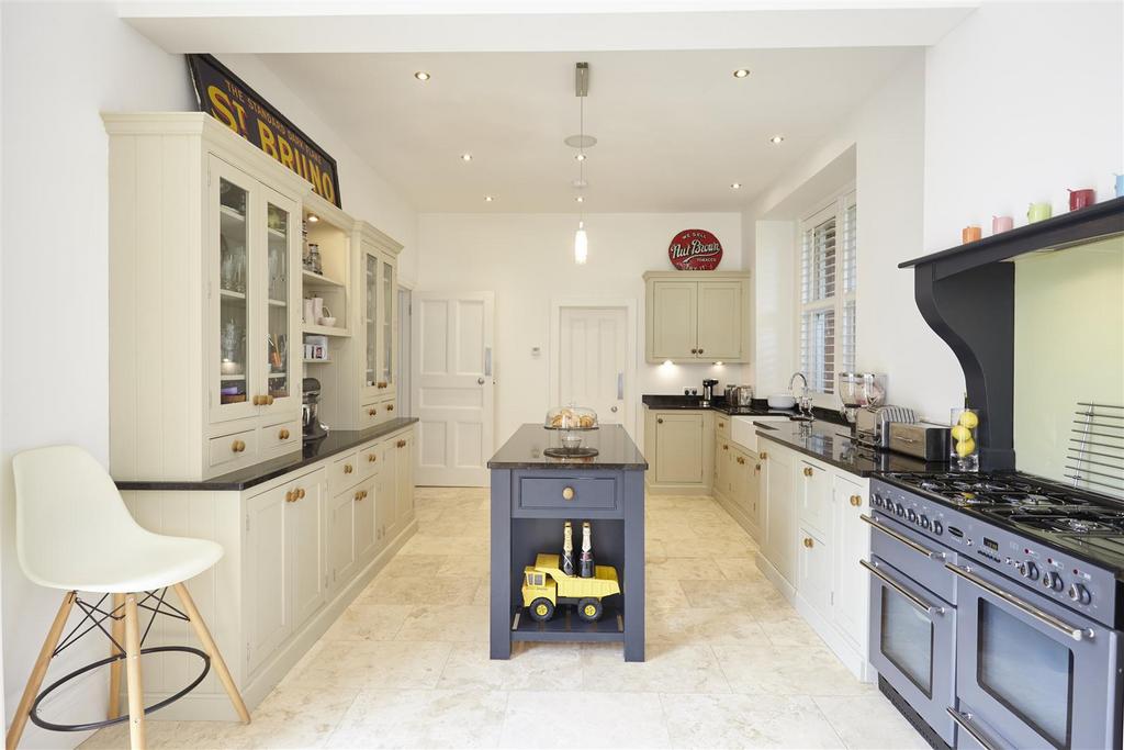 25 SPURHILL AVE 049.jpg