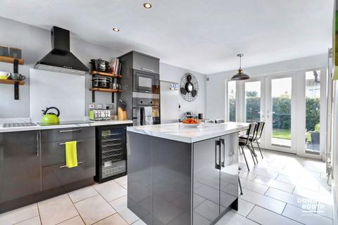 2 Mallard Croft, Lichfield, WS13 6SF
