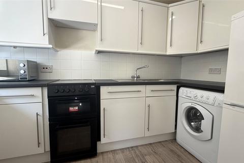 2 bedroom apartment for sale, Huntsgreen Court, Bracknell, Berkshire, RG12