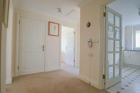 2 bedroom retirement property for sale, Pegasus Lodge*Beautifully Presented*Over 60`s*2 Minutes to Beach*