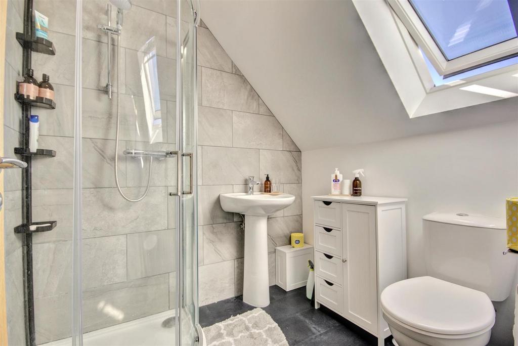 Bedroom 2 en suite