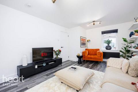 3 bedroom terraced house to rent, Lymington Close, LONDON