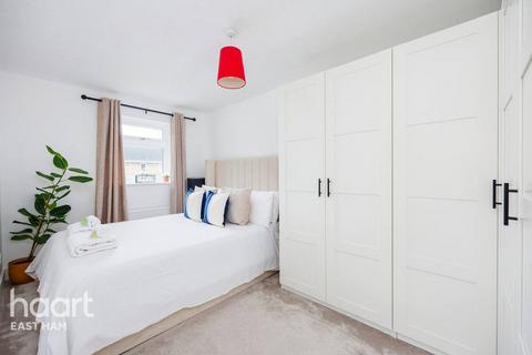 3 bedroom terraced house to rent, Lymington Close, LONDON