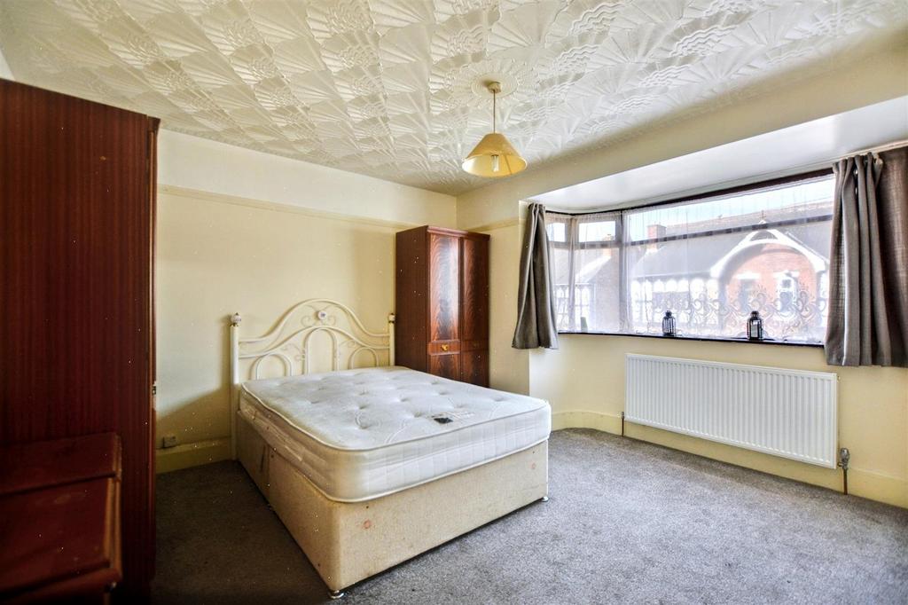 Bedroom 1 2.jpeg