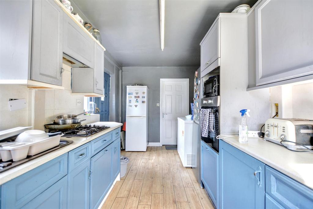 Kitchen 2.jpeg