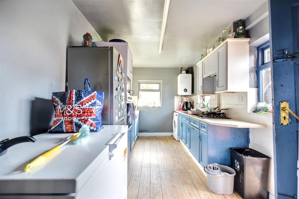 Kitchen 1.jpeg