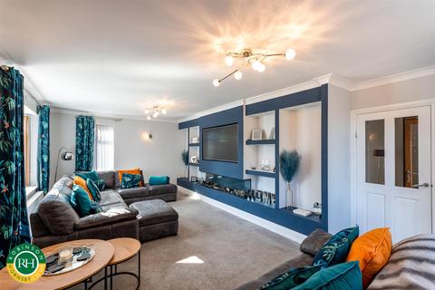 4 bedroom detached house for sale, Lumley Drive, Tickhill, Doncaster