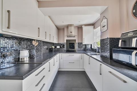 41 Oak Road, Caterham, CR3 5TT