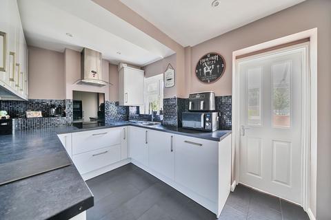 41 Oak Road, Caterham, CR3 5TT