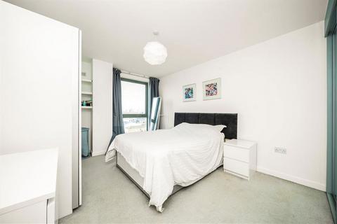 undefined, Ben Jonson Road, London E1