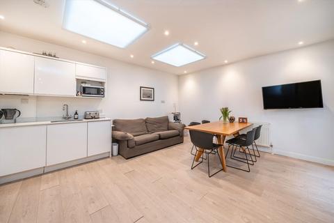 2 bedroom flat to rent, Malvern Road, London NW6
