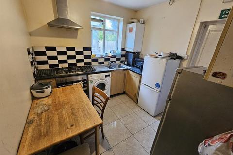 House share to rent, Earlham Grove, Forest Gate E7