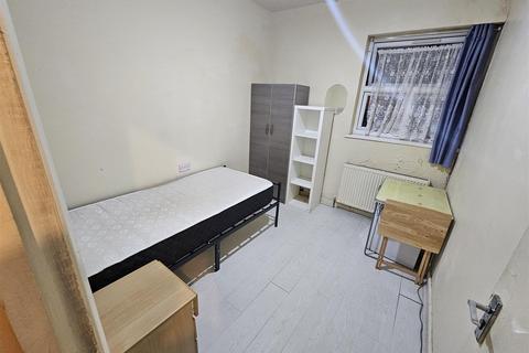 House share to rent, Earlham Grove, Forest Gate E7