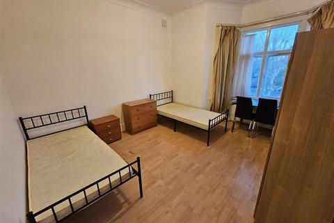 House share to rent, Earlham Grove, Forest Gate E7