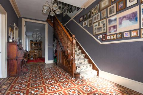 5 bedroom semi-detached house for sale, Westbourne Gardens, Trowbridge