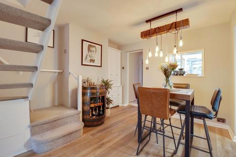 32 Dennis Road, East Molesey, KT8 9ED