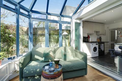 32 Dennis Road, East Molesey, KT8 9ED