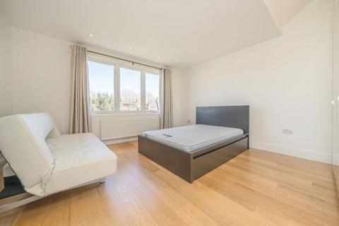 4 bedroom maisonette to rent, Hart Grove, London W5