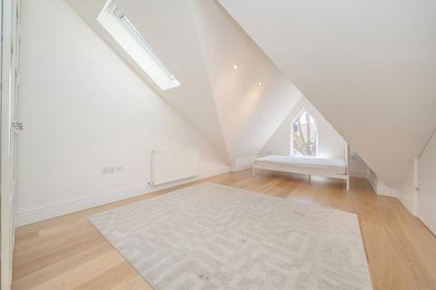 4 bedroom maisonette to rent, Hart Grove, London W5