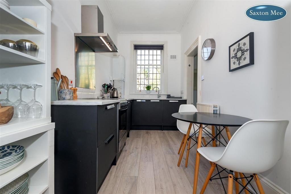Kitchen 4986.jpg