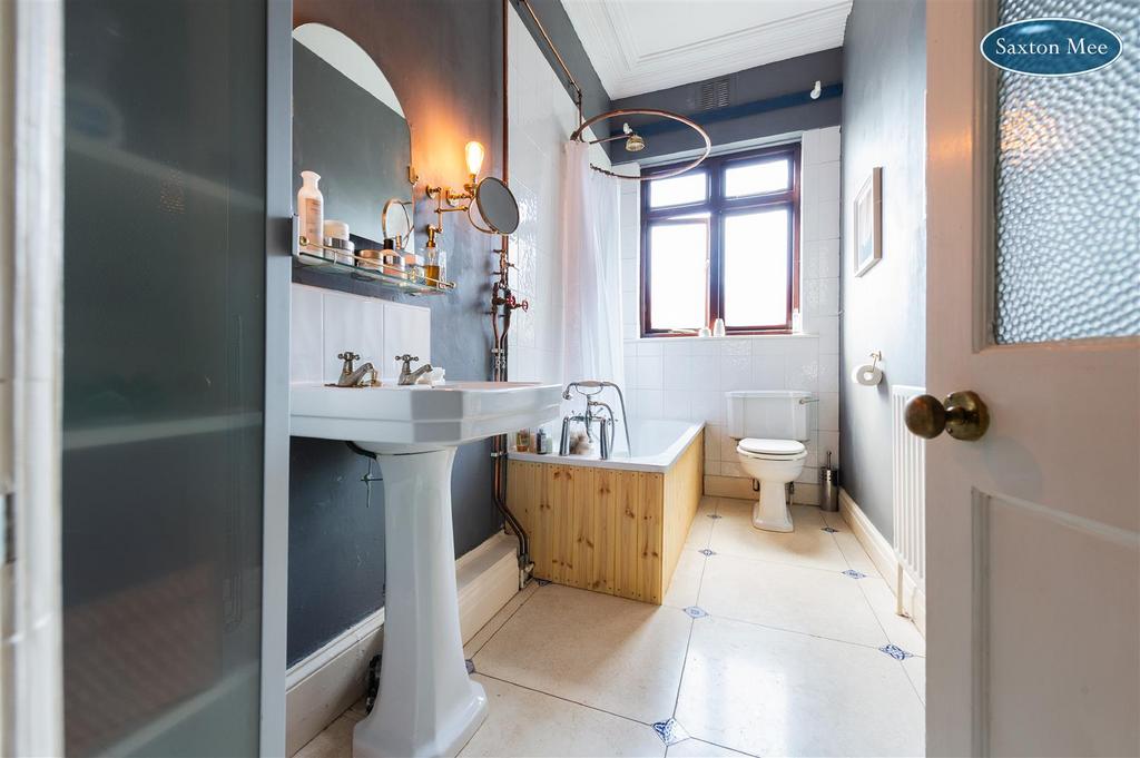 Bathroom 4924.jpg