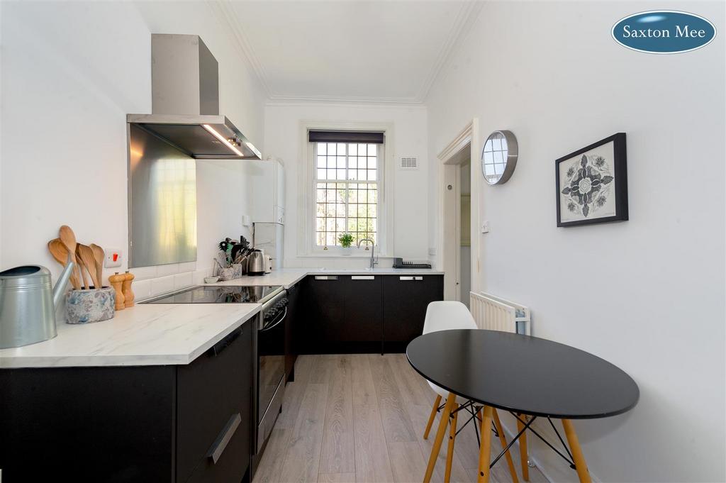 Kitchen 5001.jpg