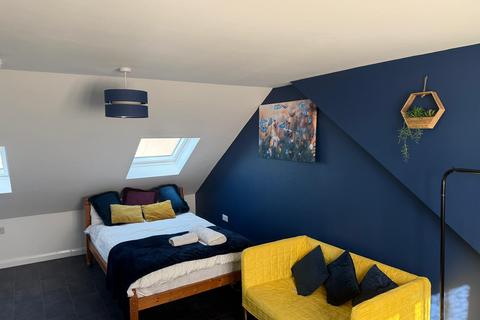 1 bedroom in a house share to rent, Argyll Avenue, Southall, UB1