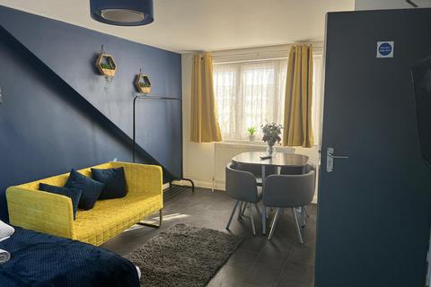 1 bedroom in a house share to rent, Argyll Avenue, Southall, UB1