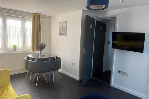 1 bedroom in a house share to rent, Argyll Avenue, Southall, UB1