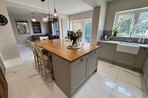 4 bedroom semi-detached house for sale, Fallibroome Road, Macclesfield