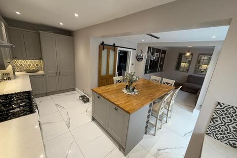 4 bedroom semi-detached house for sale, Fallibroome Road, Macclesfield